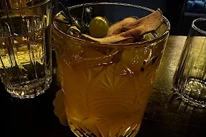 Ljiljan cocktail bar image