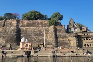 Narmada Ghat, Maheshwar fort. image