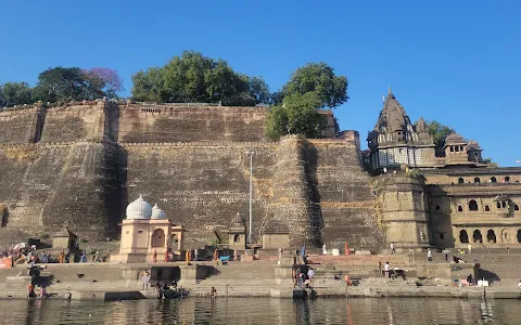 Narmada Ghat, Maheshwar fort. image