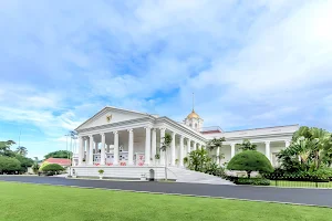Bogor Presidential Palace image