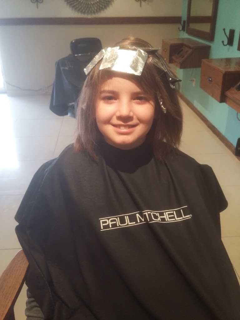 Friends & Family Salon 78064