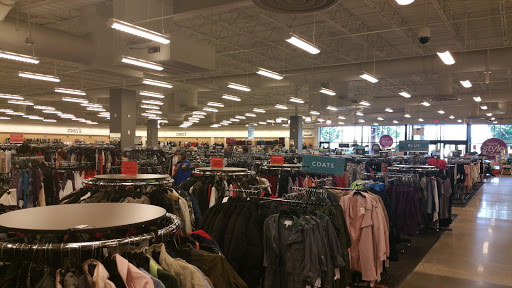 Department Store «Nordstrom Rack West Farm Shopping Center», reviews and photos, 1600 SE Rd, Farmington, CT 06032, USA