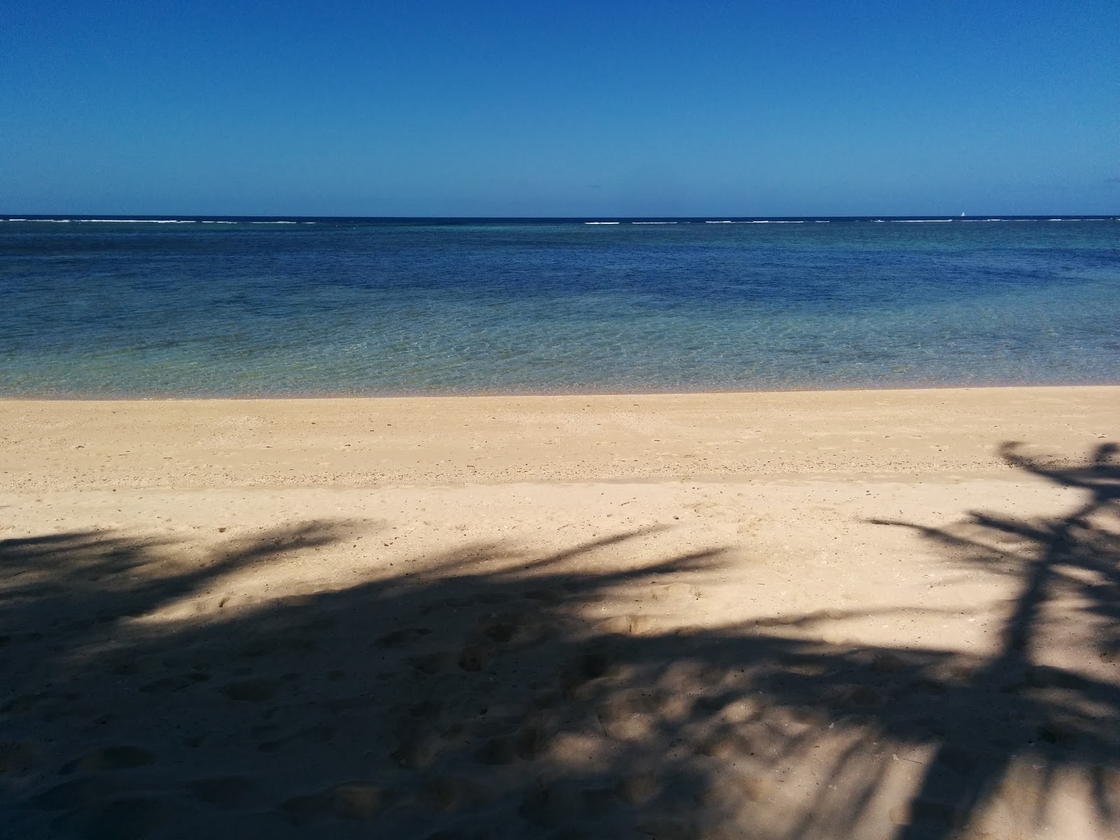 Fotografija Fiji Hideaway Beach z dolga ravna obala