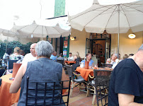 Atmosphère du Restaurant de spécialités provençales La récréation à Lourmarin - n°9