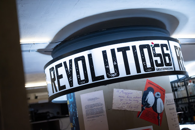 Nyitvatartás: R56 / Revolutio 56 Pub