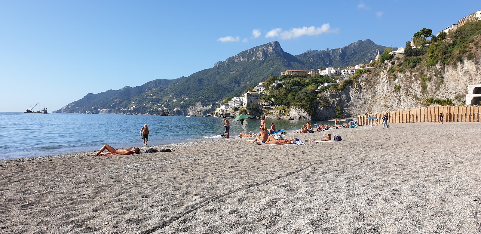 Foto de Porto Di Salerno com praia espaçosa