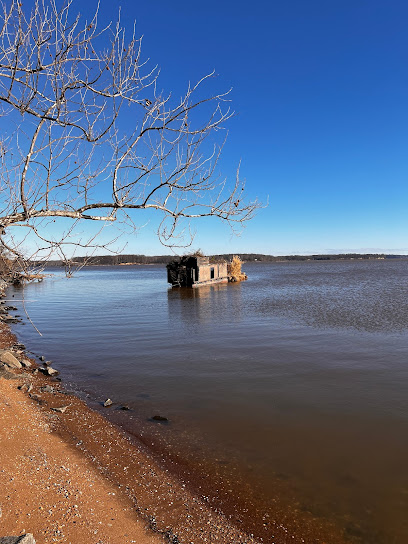 Occoquan Bay National Wildlife Refuge Parking Area & Trailhead