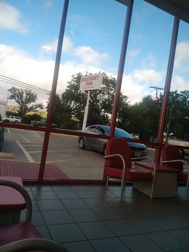 Tire Shop «Discount Tire Store - Kerrville, TX», reviews and photos, 1180 Junction Hwy., Kerrville, TX 78028, USA