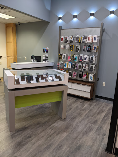 Cell Phone Store «Phone-n-Fix West Acres Mall», reviews and photos, 3902 13th Ave S, Fargo, ND 58103, USA