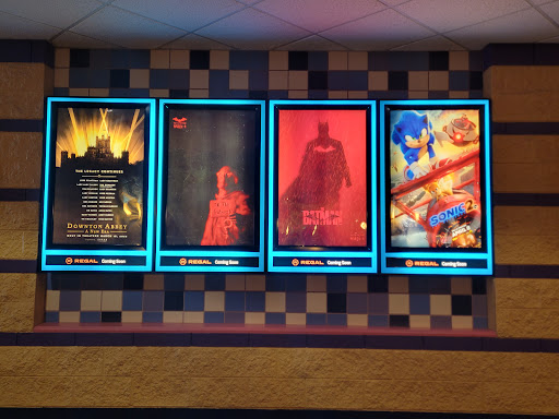 Movie Theater «Regal Cinemas Coldwater Crossing 14», reviews and photos, 211 W Washington Center Rd, Fort Wayne, IN 46825, USA