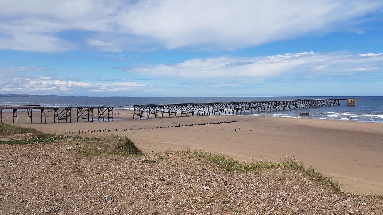 Foto van Crimdon beach met laag niveau van netheid