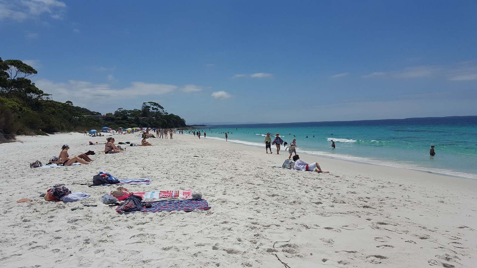 Photo of Hyams Beach with blue pure water surface