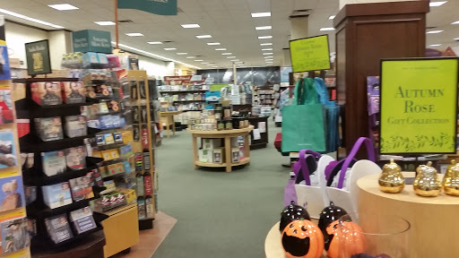 Book Store «Barnes & Noble Booksellers», reviews and photos, 118 E Broadway #238, Bloomington, MN 55425, USA