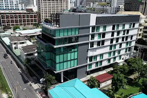 BIDH Dental Hospital โรงพยาบาลฟัน สุขุมวิท 2 image