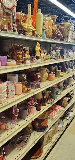 Thrift Store «Lakewood Goodwill», reviews and photos, 6002 Mt Tacoma Dr SW, Tacoma, WA 98499, USA