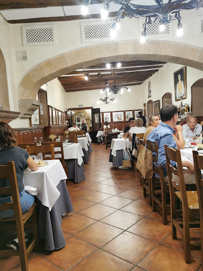 Restaurante José María - C. Cronista Lecea, 11, 40001 Segovia, Spain