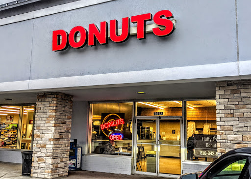 Fluffy Fresh Donuts, 10123 State Line Rd, Kansas City, MO 64114, USA, 
