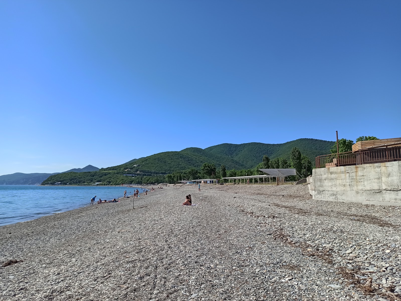 Foto van Krinitsa Strand met lichte kiezelsteen oppervlakte