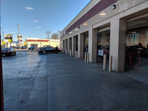 Tire Shop «Discount Tire Store - Oak Lawn, IL», reviews and photos, 6635 95th St, Oak Lawn, IL 60453, USA