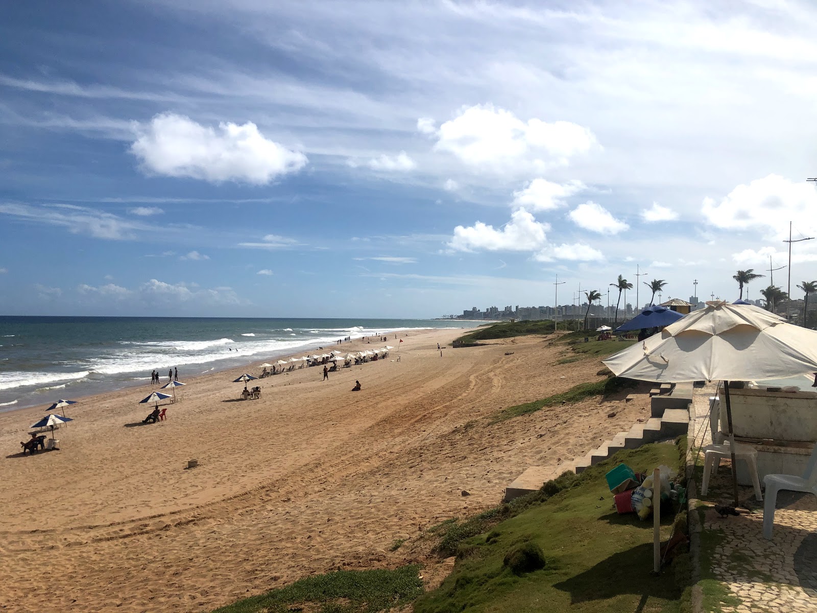 Foto af Praia de Armacao med lang lige kyst