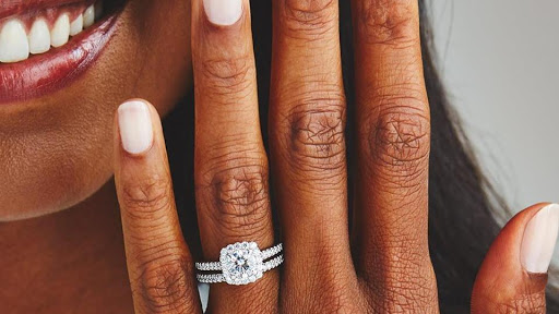 Jewelry Store «Rogers & Hollands Jewelers», reviews and photos, 1352 Mall Loop Dr, Joliet, IL 60431, USA