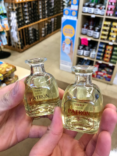 Liquor Store «Globe Liquors», reviews and photos, 5 Cape Rd, Taunton, MA 02780, USA