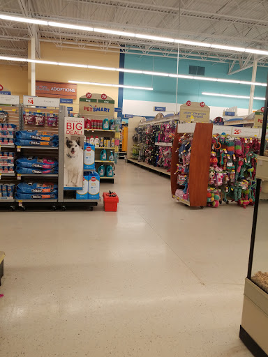 Pet Supply Store «PetSmart», reviews and photos, 5 Mystic View Rd, Everett, MA 02149, USA