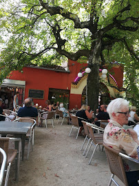 Atmosphère du Restaurant français Glacier Béatrix & Restaurant Côté Crêpes à Vals-les-Bains - n°17