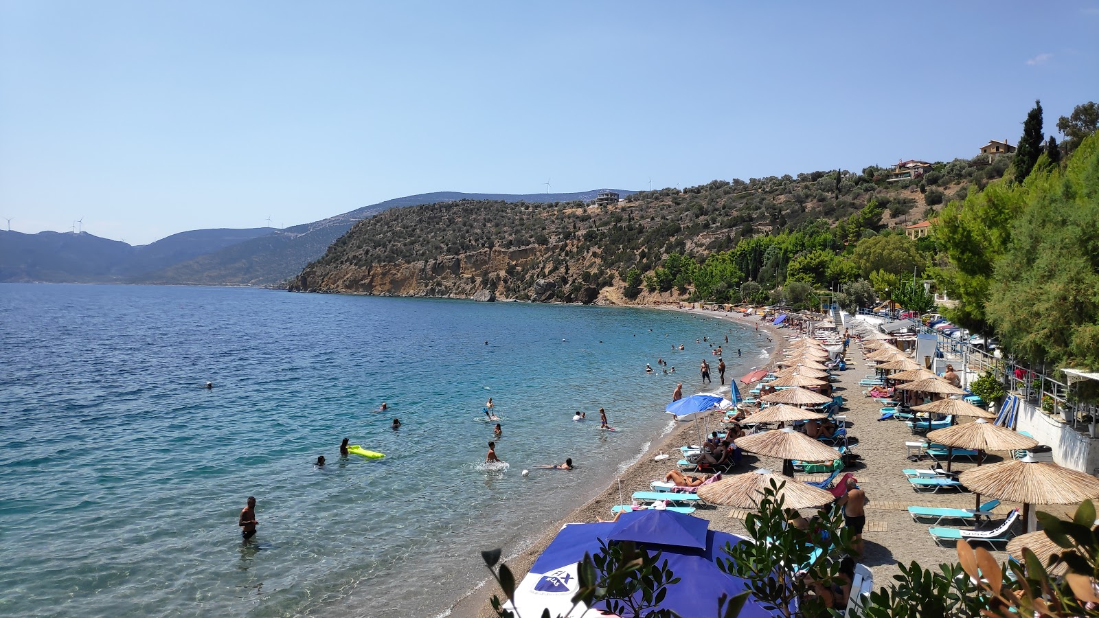 Foto von Agios Isidoros beach mit feiner heller kies Oberfläche