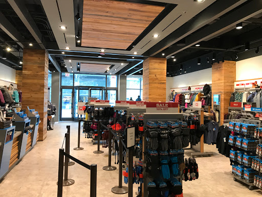 Sportswear Store «Columbia Sportswear», reviews and photos, 830 N Michigan Ave, Chicago, IL 60611, USA