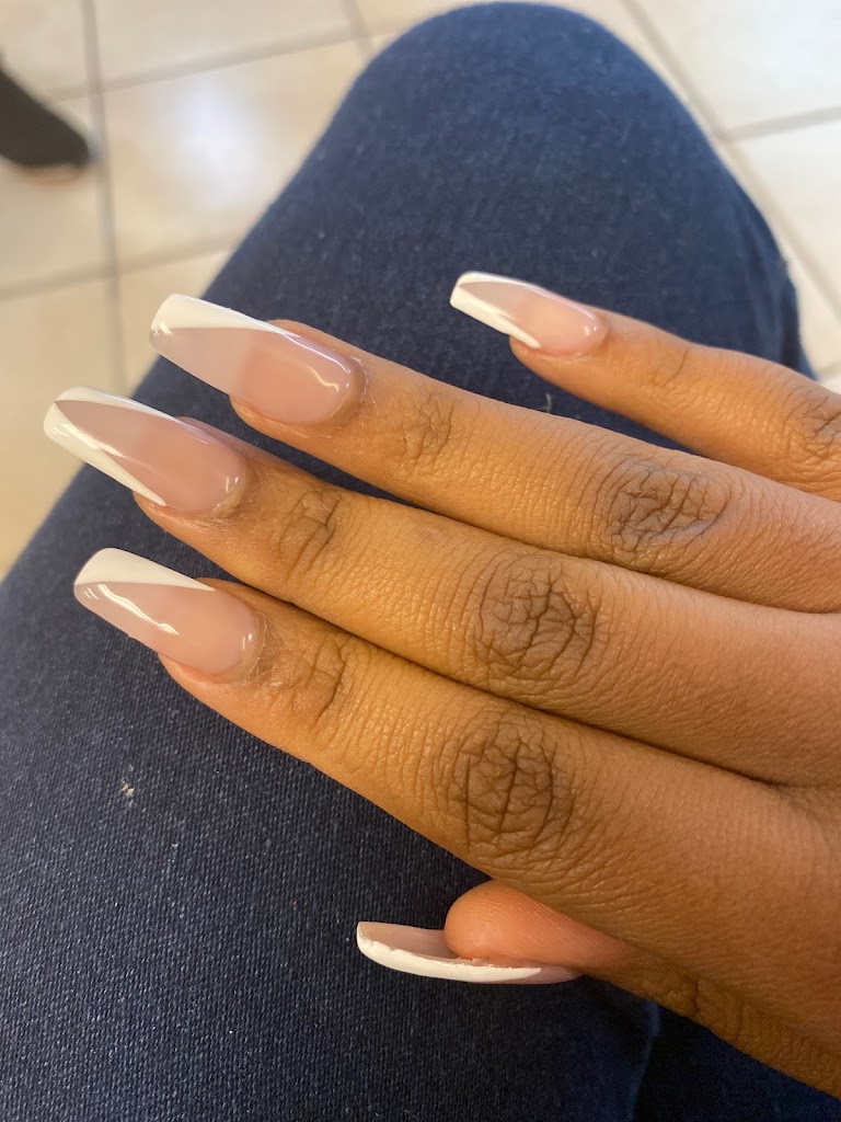 Queen Nails 39206
