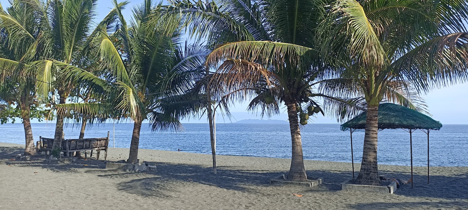 Valokuva Pinamalayan Beachista. - suosittu paikka rentoutumisen tuntijoille