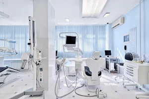 Стоматология Hi-Tech Clinic в Люберцах | Имплантация зубов, виниры, детский стоматолог image