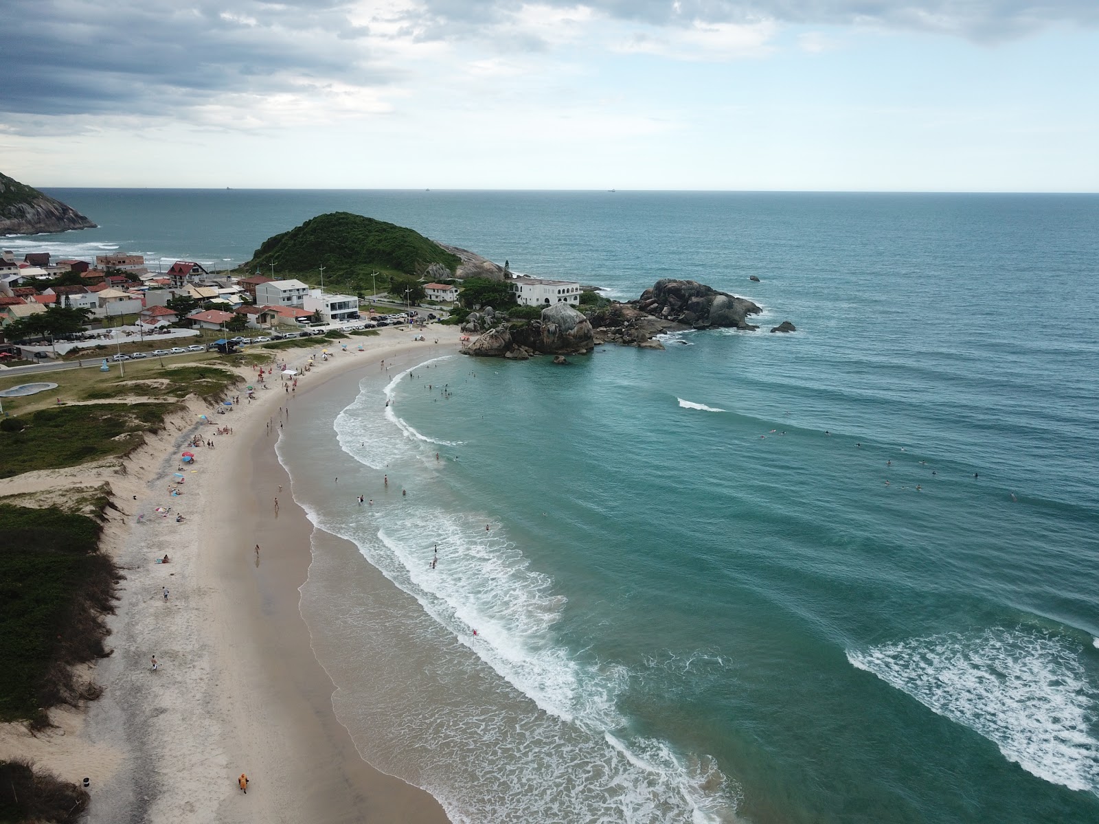 Photo de Plage de Sao Francisco Do Sul avec l'eau cristalline de surface