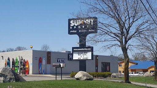 Summit Sports Brighton, 8180 Grand River Ave, Brighton, MI 48114, USA, 