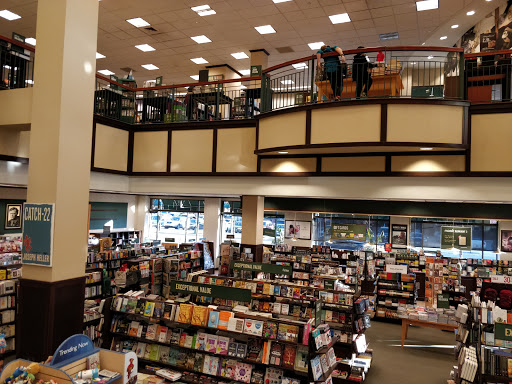 Book Store «Barnes & Noble», reviews and photos, 47 E Chicago Ave, Naperville, IL 60540, USA