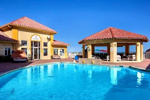 La Quinta Inn & Suites by Wyndham South Padre Island Beach image