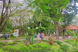 Taman Bundaran GKB image