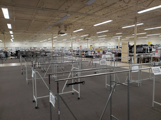 Clothing Store «Burlington Coat Factory», reviews and photos, 6900 Chestnut St, Gilroy, CA 95020, USA