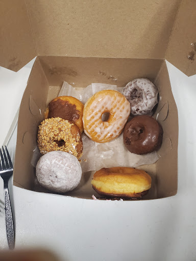 Donut Shop «Apple Fritter Donut Shop», reviews and photos, 741 E 9 Mile Rd, Ferndale, MI 48220, USA