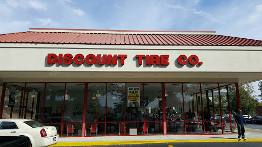 Tire Shop «Discount Tire Store - Kennesaw, GA», reviews and photos, 2930 George Busbee Pkwy NW, Kennesaw, GA 30144, USA