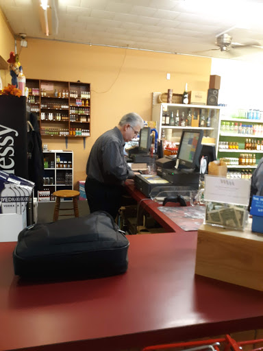 Liquor Store «Parkway Wine & Spirits Inc», reviews and photos, 3912 Vestal Pkwy E, Vestal, NY 13850, USA