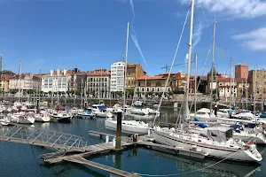 Alojamientos Muelle De Gijón image