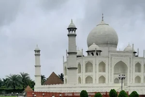 Replica of Taj Mahal image