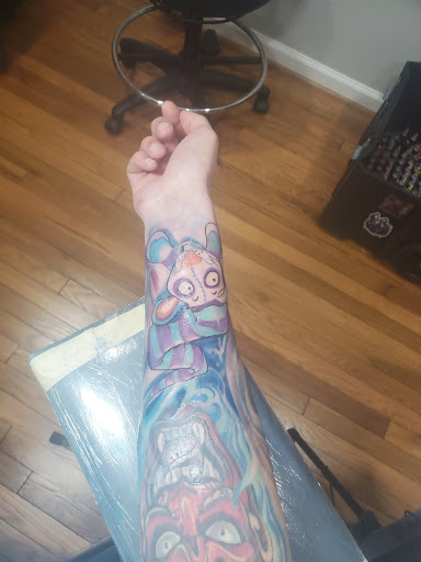 Tattoo Shop «Skull and Rose Tattoo Studio», reviews and photos, 900 E Pulaski Hwy, Elkton, MD 21921, USA