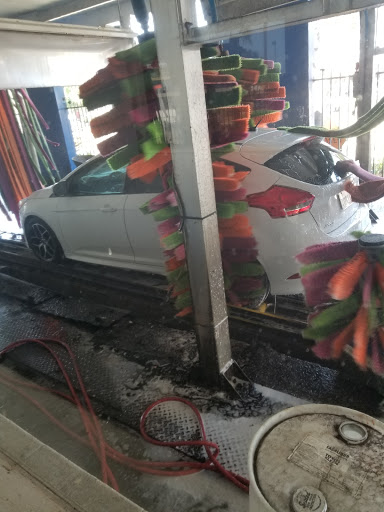 Oil Change Service «GENIE CAR WASH & LUBE - W POINT LOM», reviews and photos, 3949 W Point Loma Blvd, San Diego, CA 92110, USA