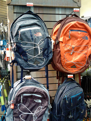 Sporting Goods Store «Bass Pro Shops», reviews and photos, 10040 Gulf Center Dr, Fort Myers, FL 33913, USA