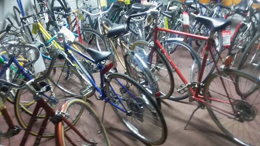 Bicycle Store «Roberts Cycle Shop Chicago», reviews and photos, 7054 N Clark St, Chicago, IL 60626, USA
