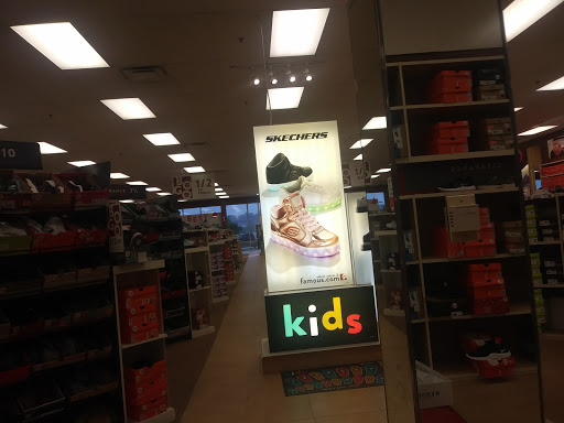 Shoe Store «Famous Footwear», reviews and photos, 1290 E Ireland Rd, South Bend, IN 46614, USA