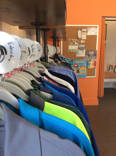 Custom T-shirt Store «CustomInk - Custom T-shirt Store - Richmond», reviews and photos, 3401 W Cary St, Richmond, VA 23221, USA